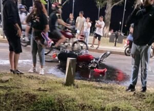 Accidente de Tránsito en Costanera Norte: Dos Motociclistas Hospitalizados tras Colisión