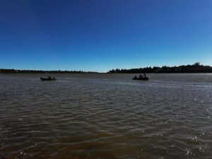 Joven de 20 años desaparece en aguas del Río Uruguay; búsqueda en curso