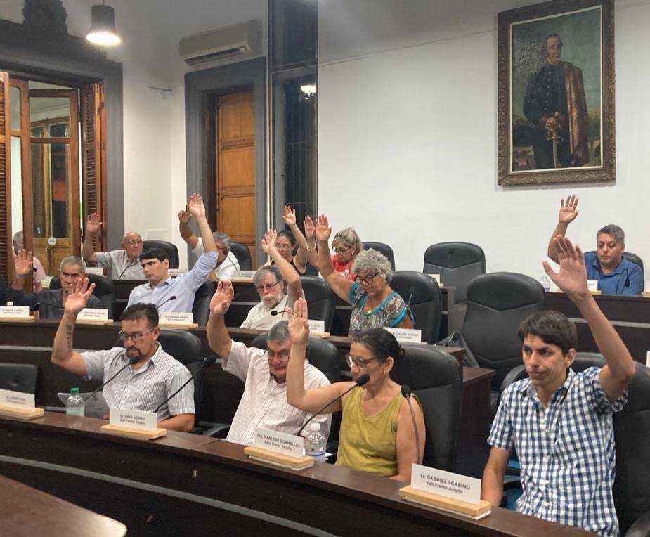 ¿Cuánto quiere ganar el próximo intendente? / Un silencio que grita a 30 días de la elección