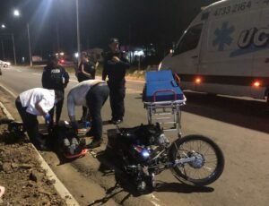 Accidente en la Avenida Pascual Harriague en barrio Artigas , tres personas lesionadas, vecinos piden controles.