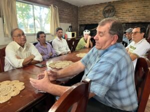 “Impulsando el Desarrollo Local: Familac Recibe al Candidato a Intendente Ramón Fonticiella”