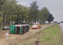 Madrugada accidentada: ómnibus volcó en Ruta 3 y dejó 15 heridos