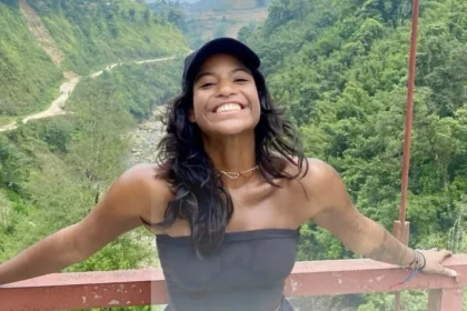 Hallan muerta a una joven brasileña que cayó a un volcán en Indonesia