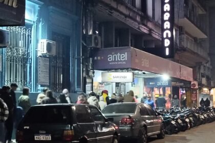 Largas filas en el Cine Sarandí en vacaciones de invierno