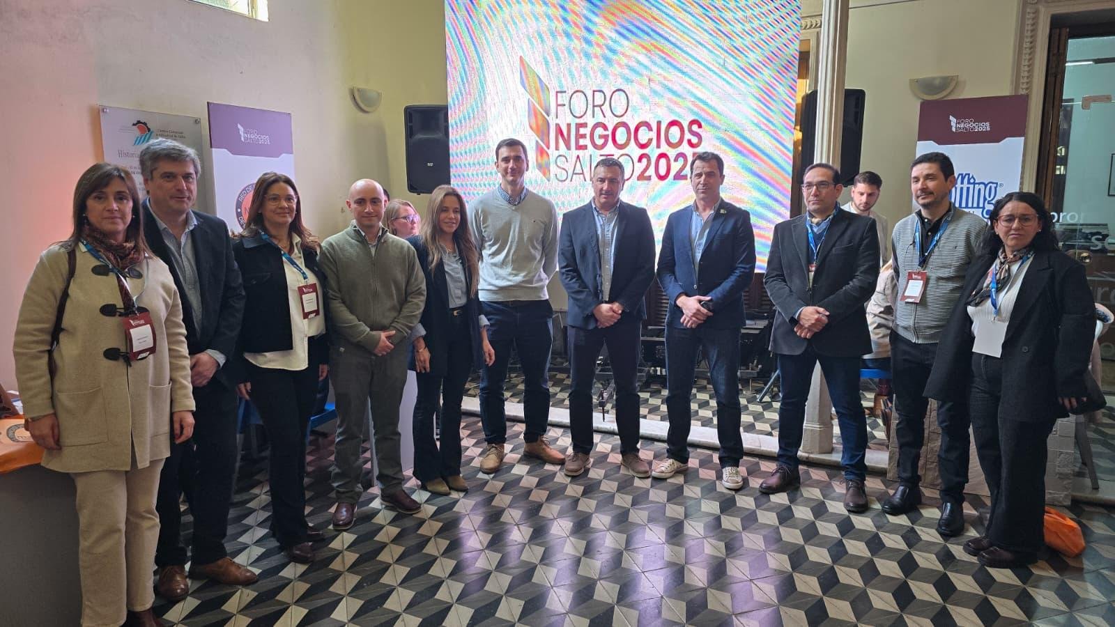 Impulsando el desarrollo empresarial del norte del país /Carlos Albisu participó en la apertura del Foro de Negocios 2025 en Salto