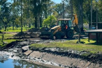 Servicios Públicos y Obras avanzan en mejoras en el Parque Harriague para recibir actividades en octubre