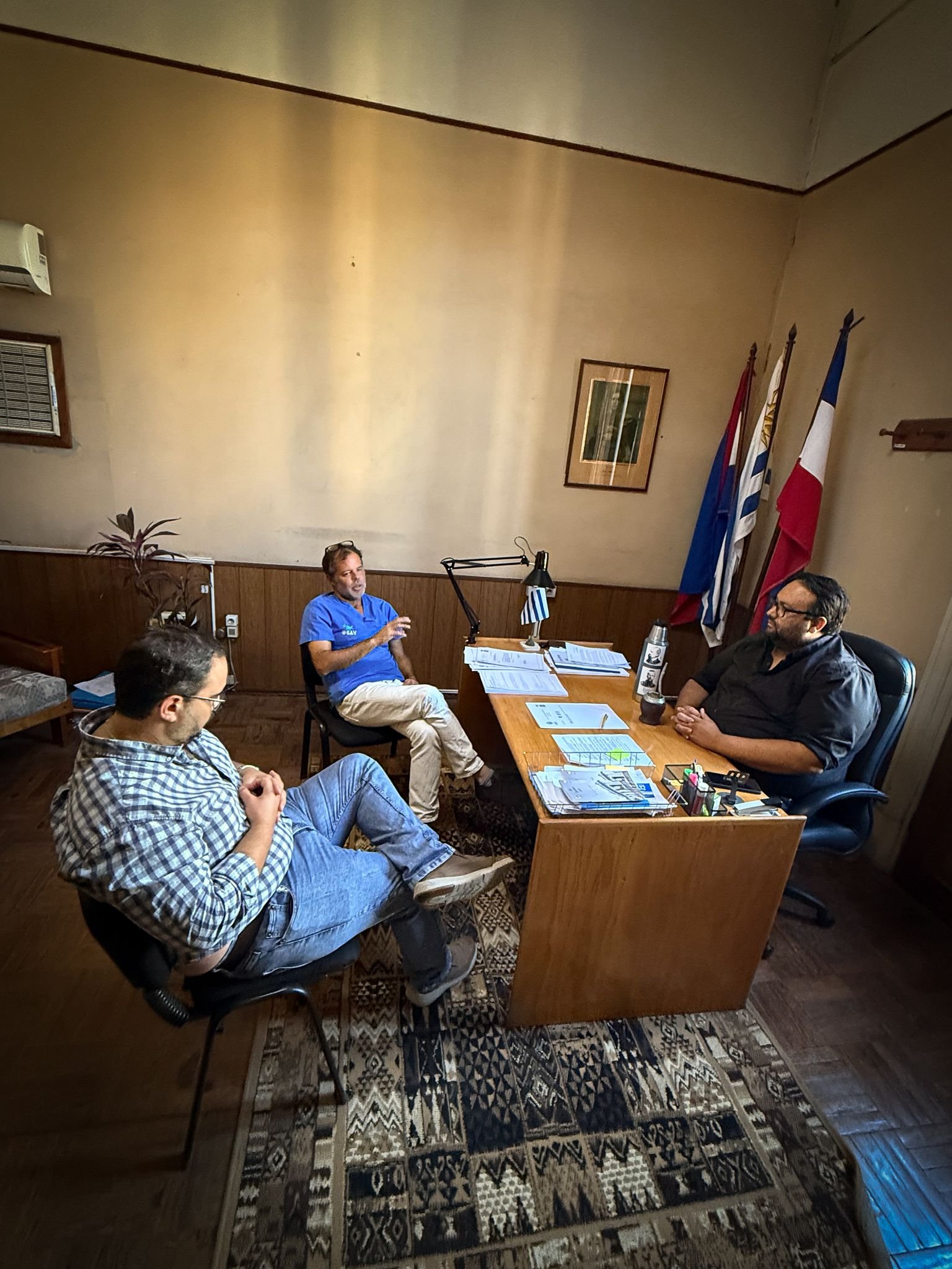 𝗧𝗥𝗔𝗕𝗔𝗝𝗢 𝗖𝗢𝗡𝗝𝗨𝗡𝗧𝗢 𝗖𝗢𝗡 𝗘𝗟 𝗣𝗢𝗟𝗜𝗖𝗟Í𝗡𝗜𝗖𝗢 𝗩𝗘𝗧𝗘𝗥𝗜𝗡𝗔𝗥𝗜𝗢 𝗗𝗘𝗟 𝗖𝗘𝗡𝗨𝗥