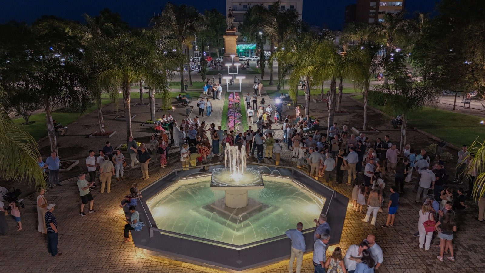 Más iluminación, más seguridad y un entorno renovado  Intendente Carlos Albisu presentó las obras de mejora y recuperación de Plaza Artigas