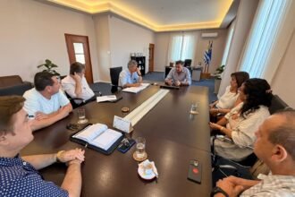 Gobierno plantea aumentar taxis, regularizar informales y habilitar plataformas de transporte como hay en otros lados Gobierno plantea aumentar taxis, regularizar informales y habilitar plataformas de transporte como hay en otros lados