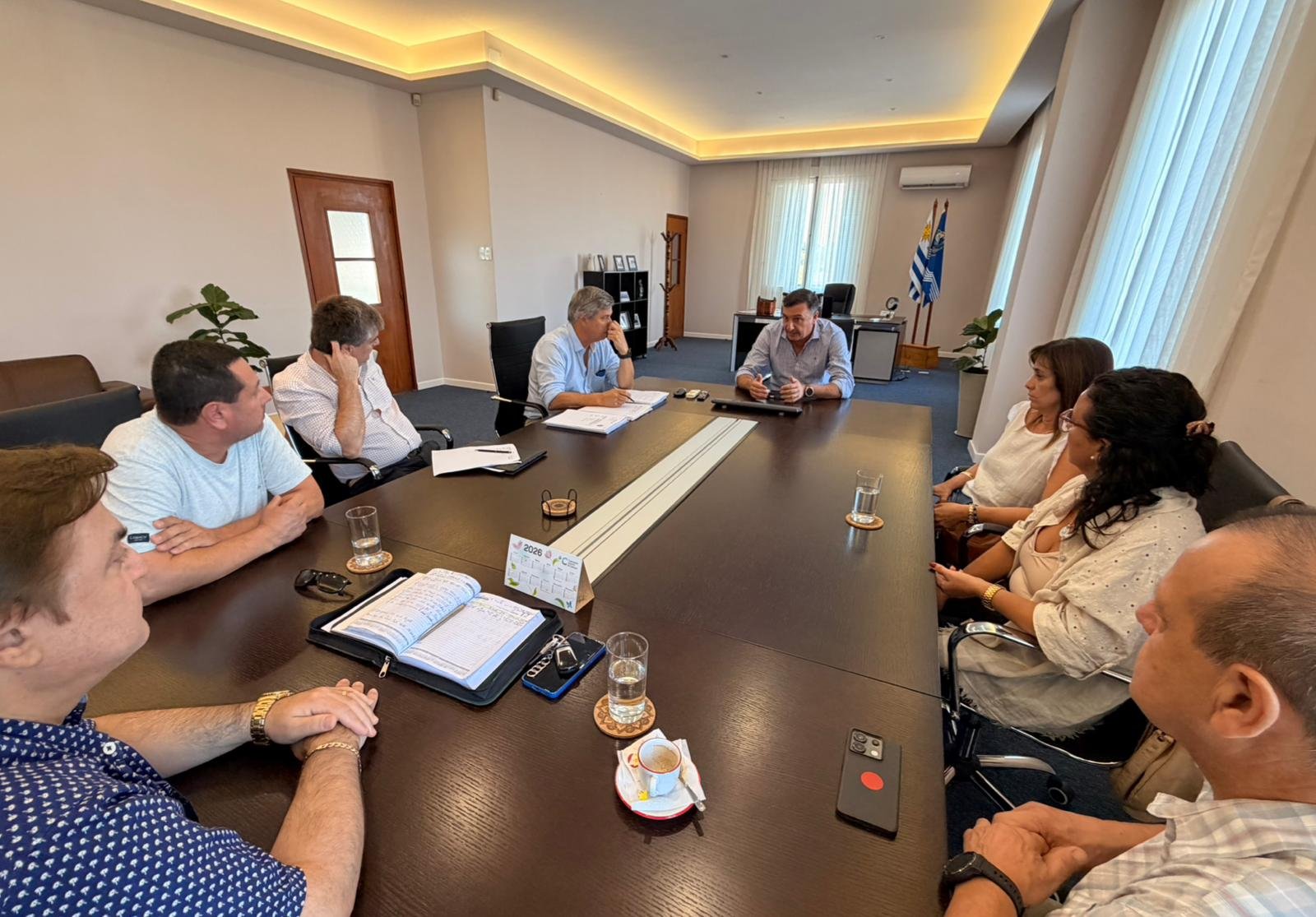 Gobierno plantea aumentar taxis, regularizar informales y habilitar plataformas de transporte como hay en otros lados