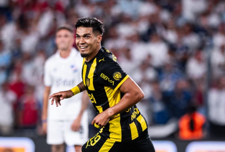 El GPC volvió a ser aurinegro: Peñarol rompió el maleficio de ocho años con una victoria de temple