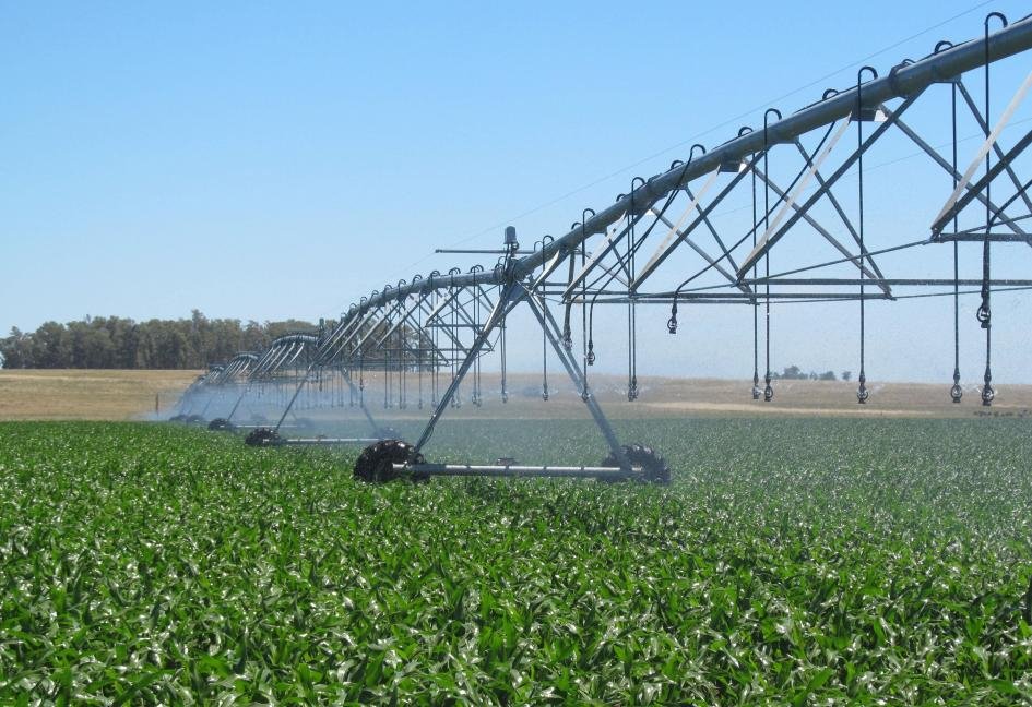 Gobierno anuncia beneficios para el riego con fines productivos para el período 2025-2026