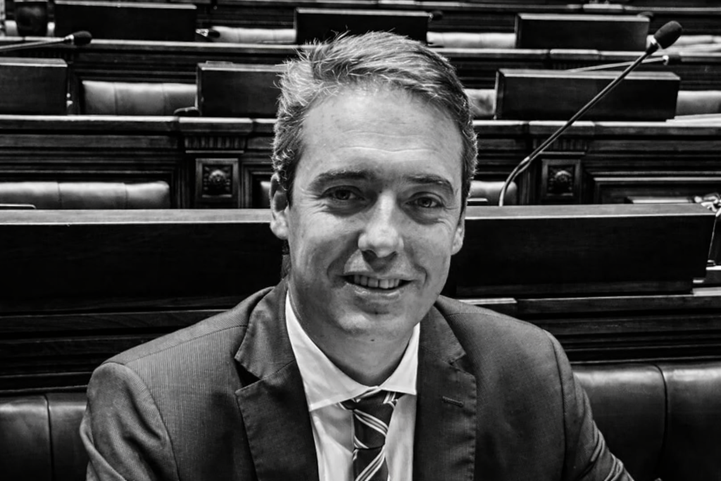 Portazo en el Frente Amplio: Edil de Salto renuncia tras denunciar persecución interna