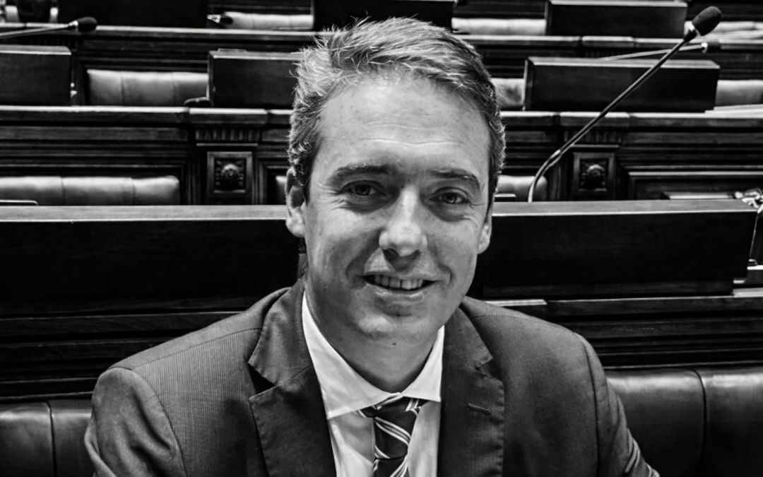 Portazo en el Frente Amplio: Edil de Salto renuncia tras denunciar persecución interna