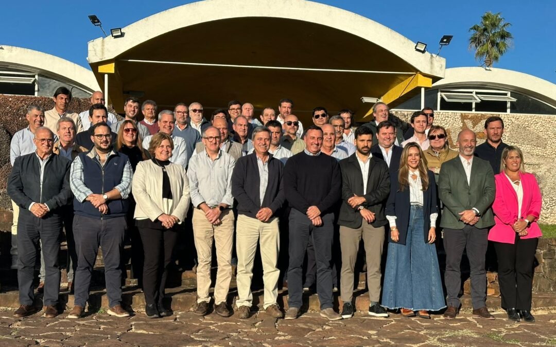 Albisu encabeza gabinete ampliado en Termas del Arapey con foco en el nuevo Presupuesto