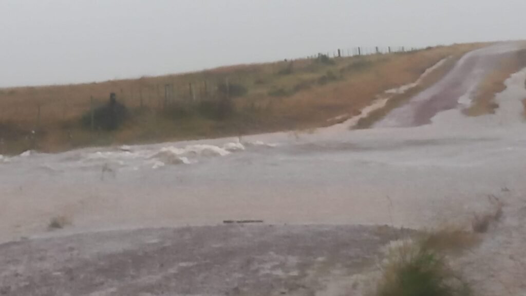 Localidades del interior de Salto no pudieron cobrar BPS tras temporal y pasos crecidos