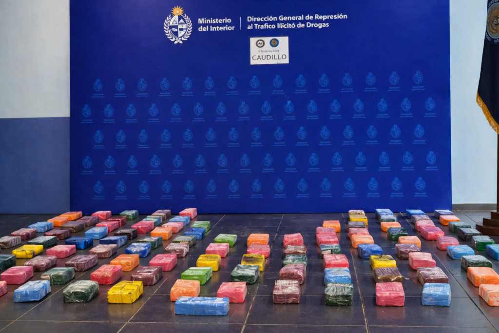 DOS CIUDADANOS PARAGUAYOS/ INGRESARON  POR SALTO  118 KILOS DE PASTA BASE / RECIBIERON CINCO A&Ntilde;OS DE C&Aacute;RCEL EN MONTEVIDEO