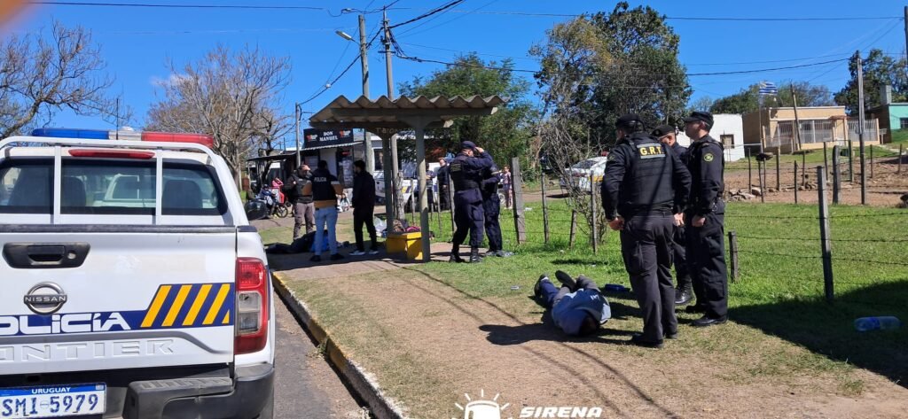 TIROS EN SALTO NUEVO/ POLIC&Iacute;A ENFRENT&Oacute; A TRES HOMBRES QUE INTENTARON QUITARLE EL ARMA
